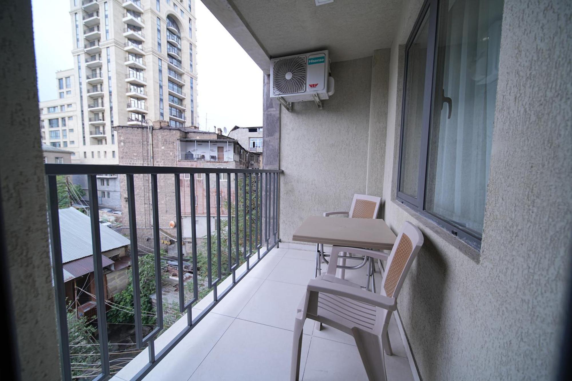 Cozy Apartments In The City Centre By Sweet Home Erevan Exterior foto